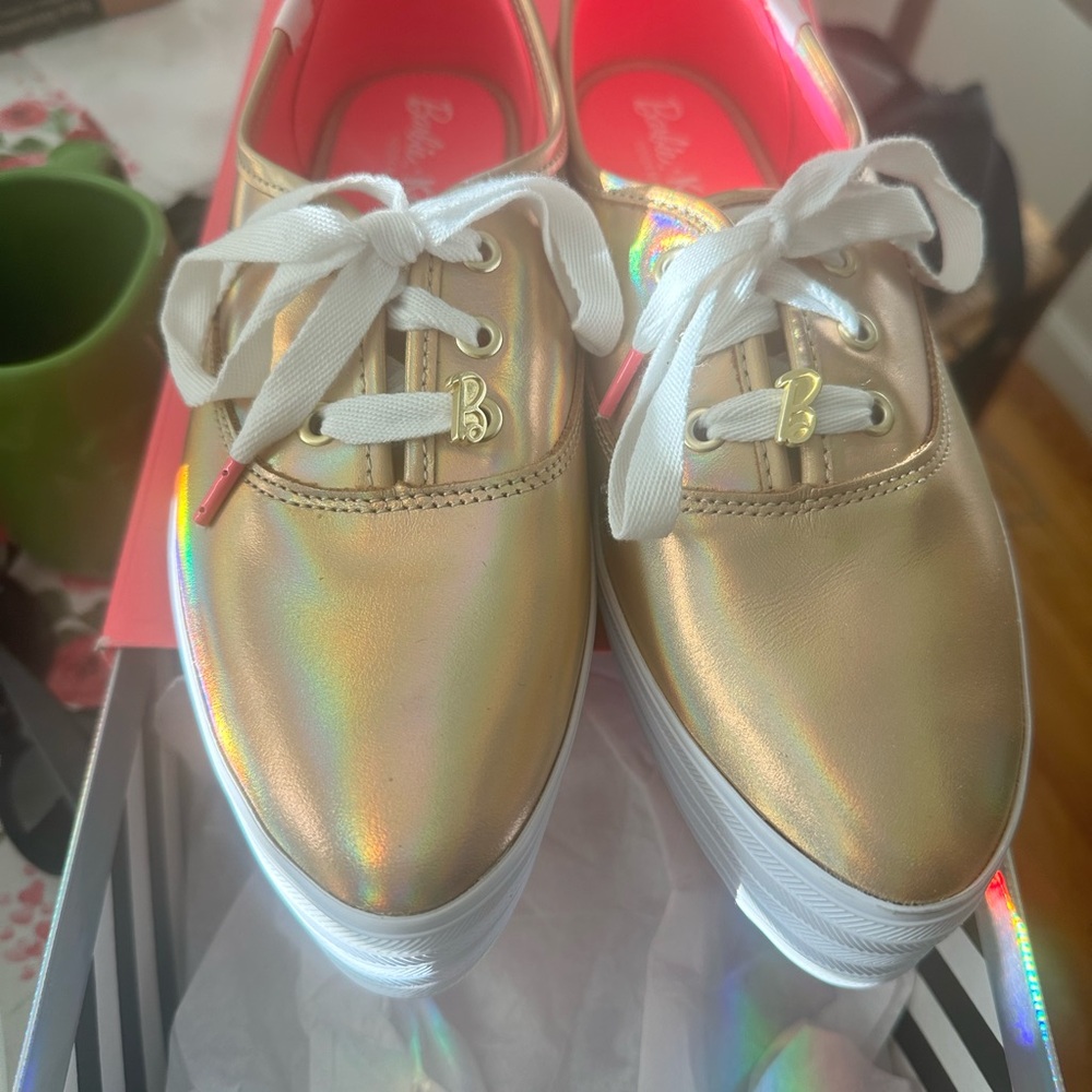 NEW Barbie x Keds Size 9  Gold Iridescent Leather Lace-Up Sneakers w/ 'B' Charm